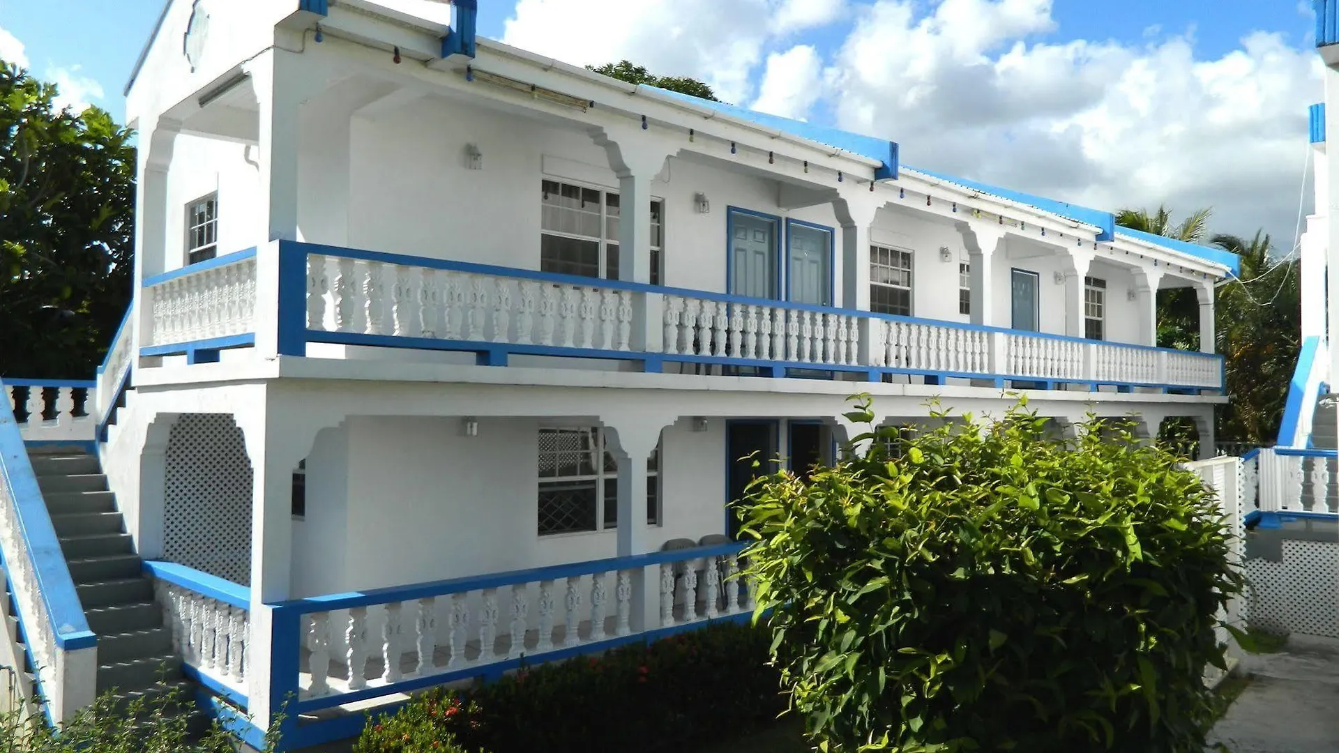 מלון Saint Vincent Skyblue Beach Apartments