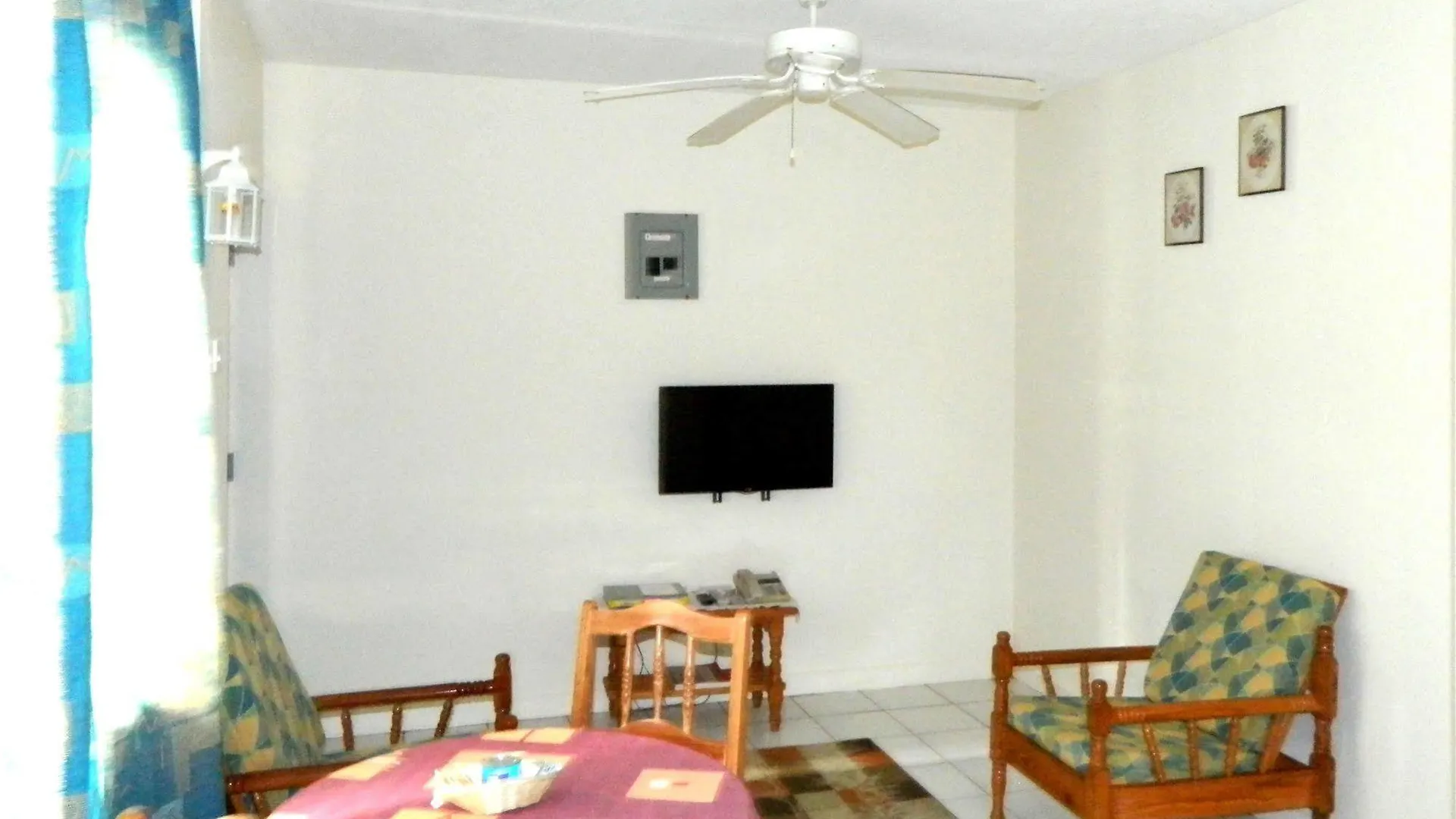 Saint Vincent Skyblue Beach Apartments מלון Saint Vincent