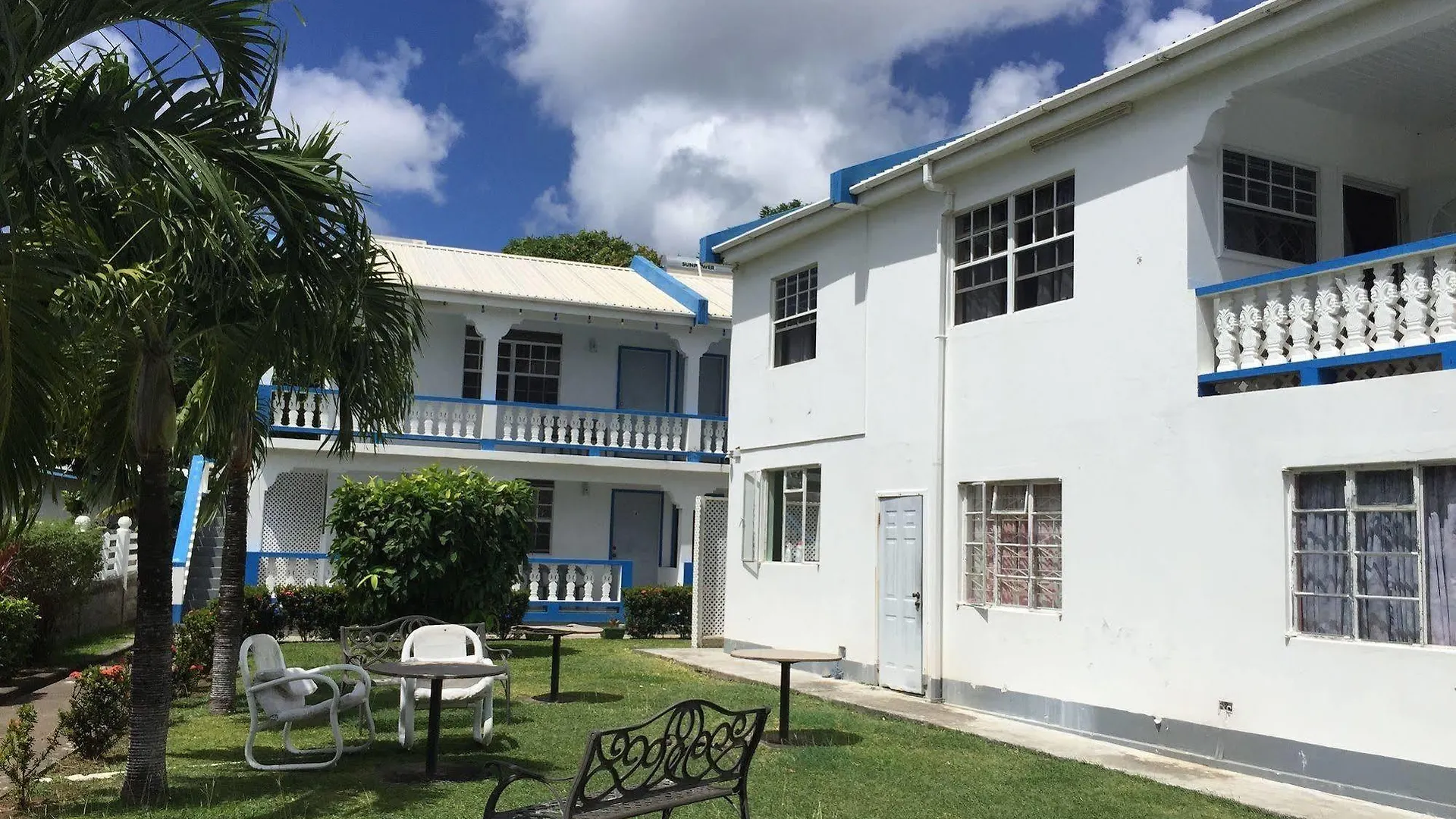Saint Vincent Skyblue Beach Apartments סנט וינסנט והגרנדינים